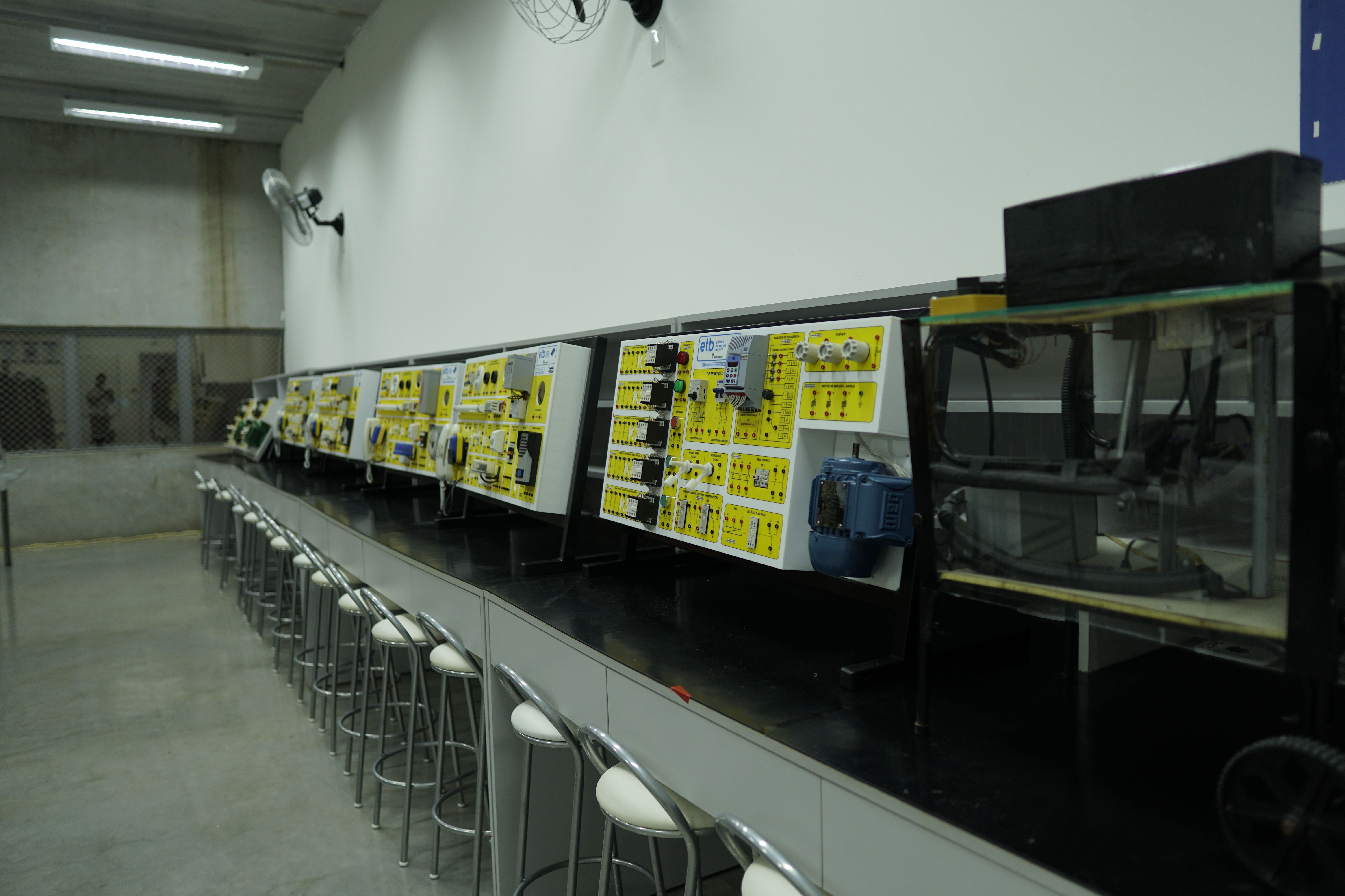 Laboratório de Elétrica 2(1).JPG