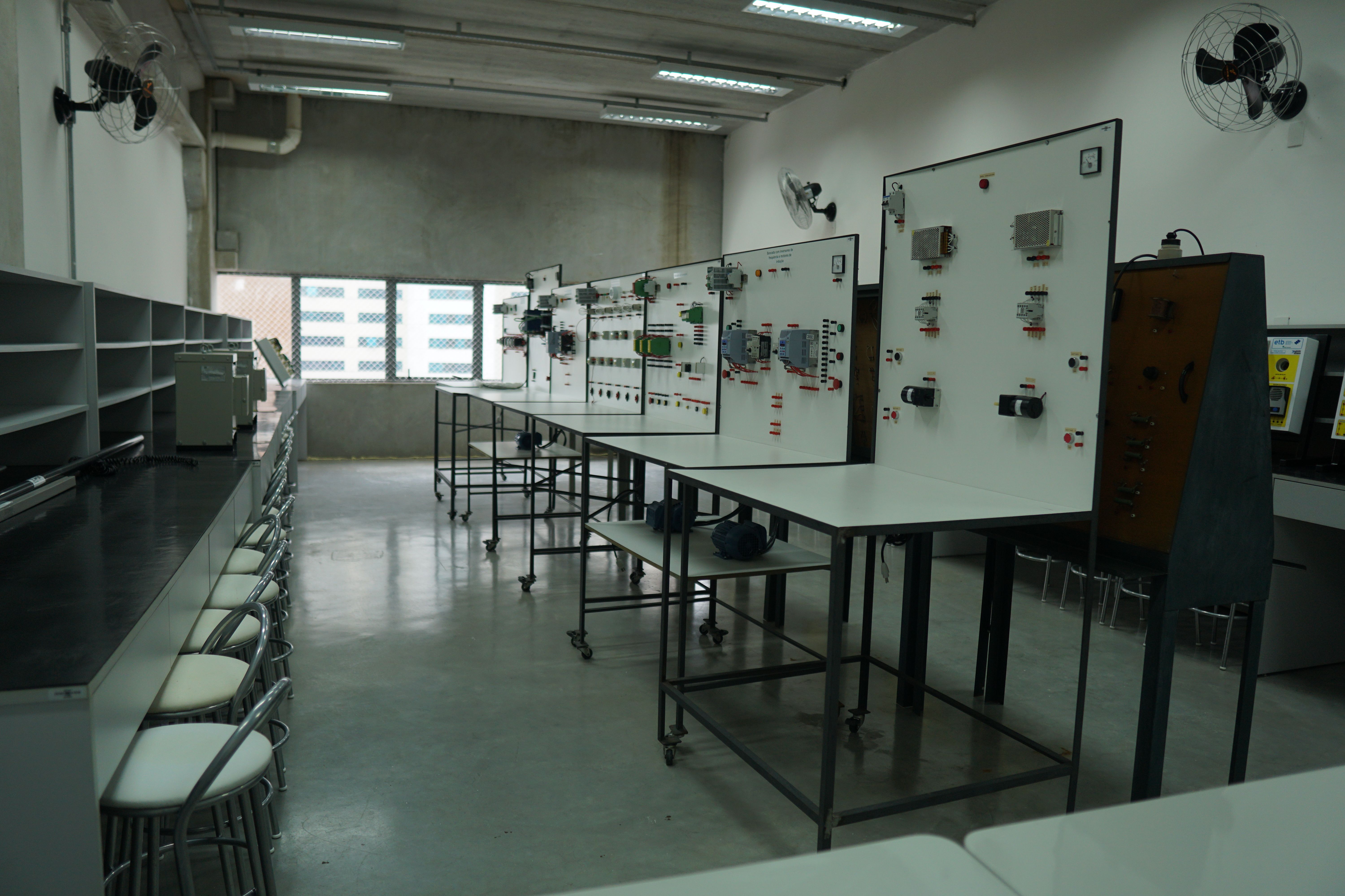 Por que escolher a UniFECAF para sua faculdade de Engenharia Elétrica?